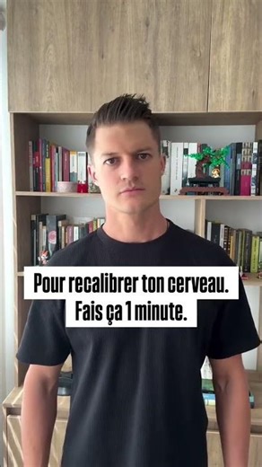 Et si ta tête penchée… trahissait une surcharge cognitive invisible ? Tu veux te concentrer