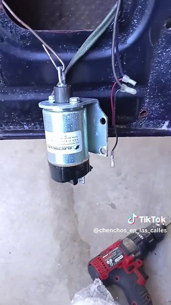 replacing some worn out door poppers and installing a keyless entry module to open them let's get this going