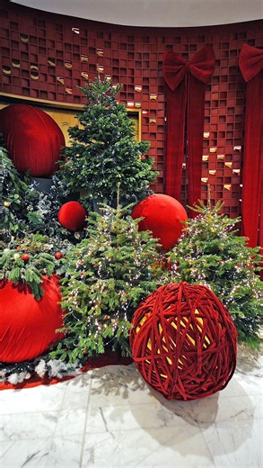 Dubai Mall by Emaar on Instagram‎: "Indulge in festive flavours and an elevated dining experience at @huqqame, #DubaiMall أجواء موسمية ونكهات مميّزة بانتظاركم في هوكا، #دبي_مول"‎