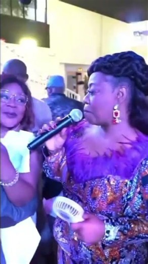 Faya tess performing Si je savais çaby originally released by Madilu System on January 1, 1999