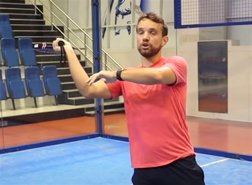 How to perform a defensive smash in padel, or a bandeja - Tennis Tonic - News, Predictions, H2H, Live Scores, stats