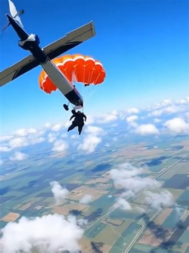 The jump was perfect… until the parachute hooked the wing. Mid-air chaos. You won’t believe this tilt. 😱 #Skydiving #ExtremeSports #Aviation