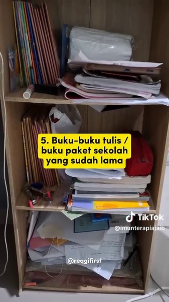 @reqgifirst Semua barang tak layak pakai itu memiliki energi negatif. Kalau kita masih menyimpan barang-barang tadi, jangan heran kalau kita bawaannya 1. Males mau ngapa-ngapain 2. Pengen ngamuk 3. Gampang tersinggung 4. Baper, mood senggol bacok, dll. Bagi seorang muslim, ini bisa jadi penghalang kita mendapatkan rejeki. Menggunakan/menyimpan barang-barang rusak adalah salah satu sebab kemiskinan/kefakiran. Bagi seorang muslim, ini bisa jadi penghalang kita mendapatkan rejeki. Ini termasuk gang
