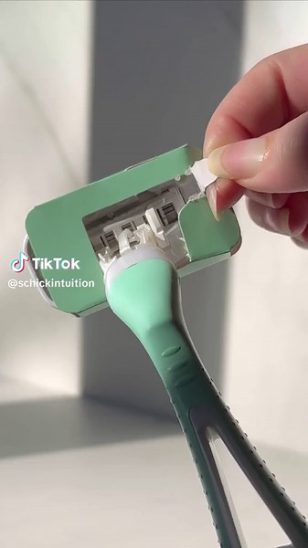 For your on-the-go needs or everyday use, Intuition Disposables can do it all. Enjoy the convenience of a disposable razor without compromising performance! #schickintuition #disposablerazor
