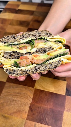 Easy salmon sandwich 🤍 Would you try it?