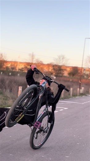 y veulent ma chute 😹‼️ #velo #bike #trend #c100 #bikelife