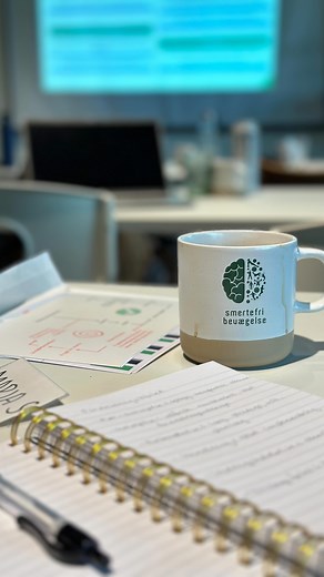 I weekenden blev “Modul 1: Undersøgelse, Formidling og Kommunikation” afholdt i Aarhus for 20 nysgerrige, åbne og reflekterende terapeuter  Næste gang er i København - også til et udsolgt hold. Vil du på venteliste eller forhåndstilmeldes næste års Smertebehandler-uddannelse? Skriv en DM  | Smertefribevægelse | Facebook