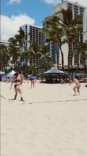 Waikīkī Beach Volleyball | Noon Energy Vibes 👩🏐🌴