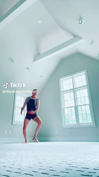 Impressive Ballet Solo by Almost 60-Year-Old Ballerino