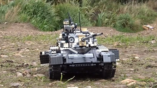 Learn History with LEGO: The Challenger 2 Tank by Coelian https://bit.ly/3rI9Fgj | Beyond the Brick