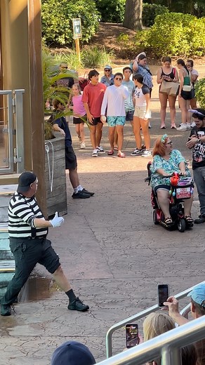 Hitchhiker Tom #tomseaworld #seaworldmime #comedy #LaughOutLoud #everyoneシ゚ | MaR Leh