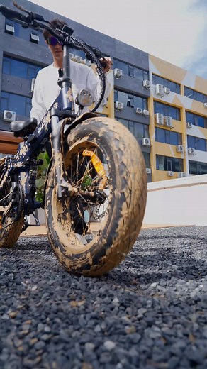 8.7K views · 731 reactions | Pedalare tra le montagne non è mai stato così divertente!Con 90 Nm di coppia e il pulsante Boost, ogni salita diventa pura adrenalina.  ‍♂️ Sospensioni complete per assorbire ogni urto  Fino a 130 km di autonomia per esplorare più lontano Quando raggiungi la cima e senti il vento sul viso, capisci che questa è la vera libertà. Engine Pro 3.0 Boost — riscopri il piacere di ogni percorso. | ENGWE ebikes Italy | Facebook