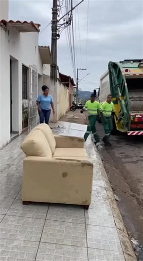 Sofá Meu: Meme Engraçado em Situação Peculiar