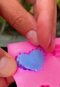 1.2M views · 819 reactions | Wow! She made a DIY Silicone Case | 5-Minute Crafts USA | Facebook