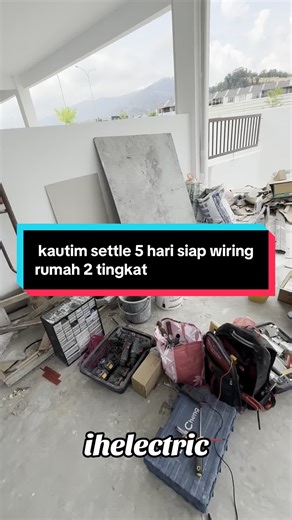 Harini settle ikut target 5hari wiring siap semuanya .. ✅✅✅ kautim siap semua penambahan wiring conceal point-ii socket area kitchen , 5point aircond , upgrade DB and sub DB plus siap fitting lampu & kipas rumah 2 tingkat ✅ Ceria and happy owner rumah bila rumah dh nk siap .. Alhamdulillah minggu depan ikut target owner dah nk pindah rumah🤲🏻🤲🏻 #wiringrumah #ihelectric #wiring #elektrik #senawang