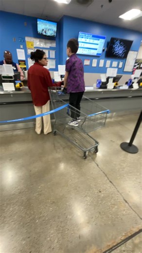 Can someone explain me why???? What’s going on nowadays with the parenting . . . #walmart #viralvideotiktok #parents #parenting