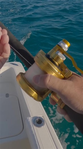 2.7K views · 62 reactions | En este video, compartimos tácticas clave para una pesca exitosa. Desde el uso del clicker hasta la colocación del freno, aprenderemos cómo maximizar nuestras oportunidades y asegurar que cada movimiento cuente. ¡Prepárate para pescar como un profesional! #PescaExitosa #ConsejosDePesca #TécnicasDePesca #AventuraAlAireLibre #PescaEnBarco #EstrategiaDePesca #PecesGigantes #PasiónPorLaPesca #AtrapandoPeces #HabilidadesDePesca | Todo sobre Pesca. | Facebook