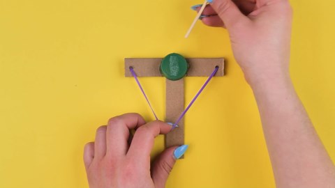 Lassen Sie uns eine DIY-Schleuder machen