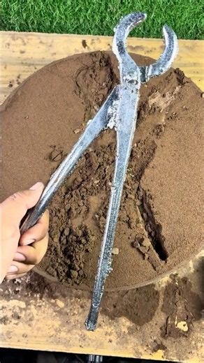 Casting a Pliers in Aluminum 🔥 | Sand Casting