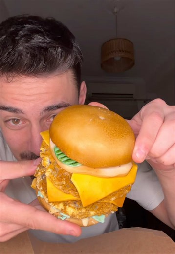 Τρώω την τούρτα των γενεθλίων μου 🧡 #fy #orfeas #food #eating #eat