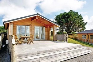 ***NOW BOOKED*** Godrevy at Caddy's Corner Lodges in Cornwall. Sleeps 4 2 dogs 🐾. Has a private hot tub & WiFi. Available for 4 nights from Monday 31st August. Price £749 !! For more info, photos and to book: https://www.lastminutelodges.com/website-visit.php?li_id=26962 | Last Minute Lodges
