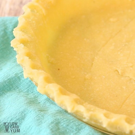 Coconut flour makes the best low carb gluten-free pie crust! See the full printable recipe here --> https://lowcarbyum.com/coconut-flour-pie-crust-gluten-free/ | Sugar Free Low Carb Recipes