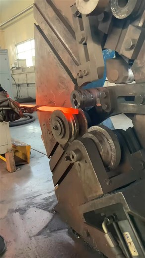 Speed coil method produce train's shock springs inside the factory #process #factory #machine | Thesteel