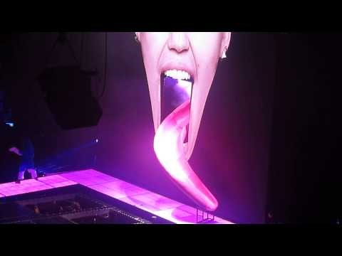 SMS Bangerz (Live) - Miley Cyrus