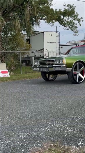Outrageous box Chevy on 28’s DUBs riding