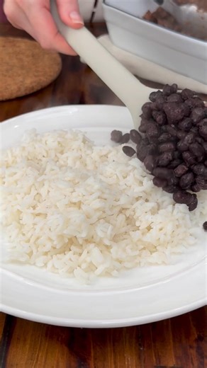 48K views · 341 reactions | Have you ever tried Ropa Vieja? This Cuban classic translates to "old clothes," but it’s one of the most tender, flavorful shredded beef dishes you will ever eat! Comment RECIPE and i'll dm you the details https://thesaltycooker.com/amazing-ropa-vieja-a-cuban-shredded-beef-dish/ #fblifestyle #RopaVieja #CubanFood #ShreddedBeef #slowcookerrecipes #ComfortFood #BeefRecipe #DinnerInspiration #HomeCooking #LatinCuisine | The Salty Cooker | Facebook