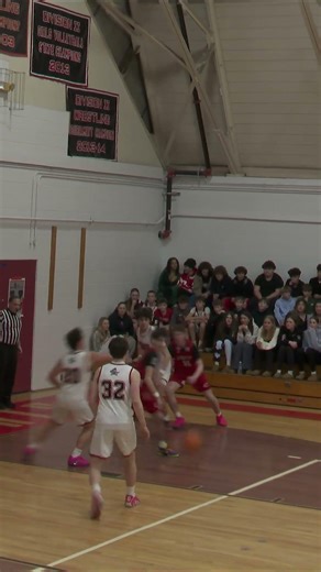 Finnegan No-Look Assist to 3 🔥 Catch & Shoot #Coventry #RIHoops