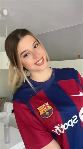 💫 I don’t follow rules… I make my own. Wanna join my world? #RuleBreaker #GlowQueen #ChicaDeBarrio #StreetVibes #VisualBoss #BarrioBabe #UrbanLetal 💖 | Gabriela