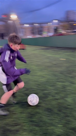 Mastering 1v1 Football Skills with Unopposed Drills
