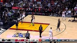 Jimmy Butler sets the lead with back to back dunks