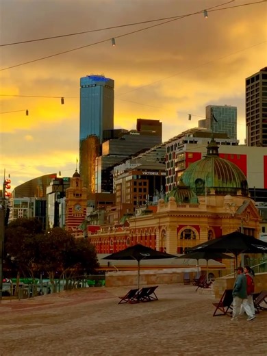 10K views · 59 reactions | Lovely little golden hour moment in the Square captured by @sandisieger.co /IG  What a beauty! | Fed Square | Facebook