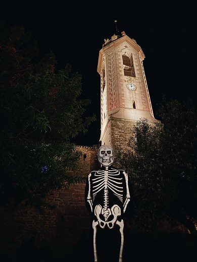 Una nit única, plena de sentiment, silenci i història. El pas de la Dansa de la Mort durant la Processó de Verges, el nostre patrimoni💀#LaProcessódeVerges #CulturaPopular #DijousSant #SetmanaSanta2025 #Catalunyaéscultura | La Processó de Verges