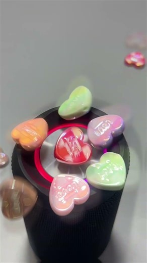 Colorful 🌈heart-shaped🩷 beads dance atop the speaker, moving to the rhythm.#speaker #basscheck