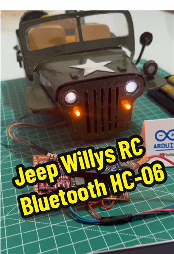 Faróis do Jeep Willys RC com Bluetooth HC-06