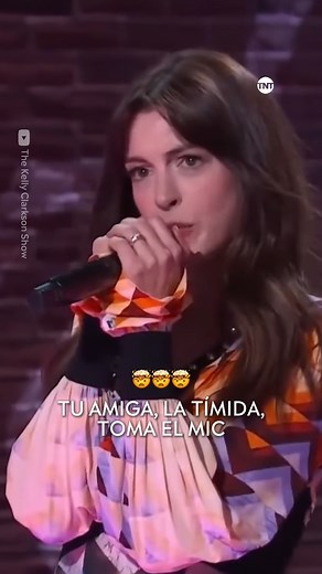 Necesitamos mucho más de #AnneHathaway cantando 🤩🤯 | TNT América Latina