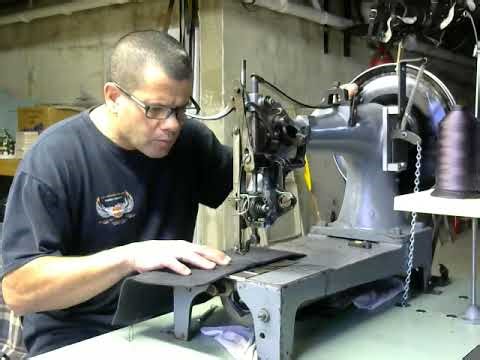 Singer 7-34 , Sewing A Straight Razor Rollup Case #Sewing_Machine #Singer #Razor #Leather