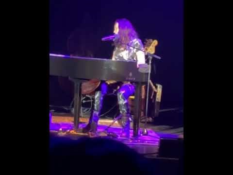 Beth Hart- St. Teresa (live acoustic performance)