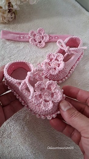 37K views · 2.3K reactions | Vem se apaixonar  Kit Fátima. Encomendas pelo WhatsApp 34 3825-0886. #feitoàmão #mamaeepapai #patosdeminas #handmadewithlove #instagood #maternidade #émenina #bebe #reels #saidamaternidade #recemnascidos #nascimento | celiaartesanato05 | Facebook