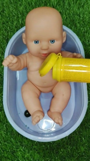 Colorful Rainbow Candy Bathtub With M&M's & Magic Slime Cutting