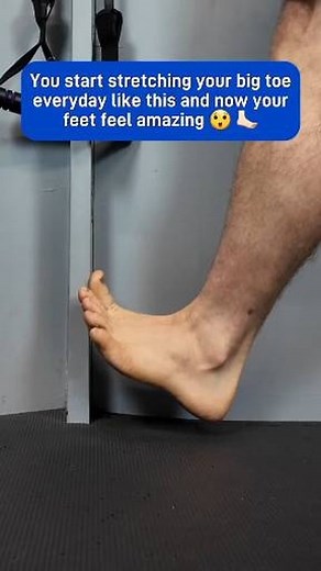 The Secret to Amazing Feet: Don't Forget Your Big Toe! 🦶🔑 If you suffer from chronic foot pain or discomfort when you walk, the solution is often much simpler and lower down than you think! Many people ignore the big toe, but its mobility is the foundation of a pain-free body. Why Big Toe Mobility Stops Foot Pain 🎯 The big toe needs to be able to bend sharply upwards (extension) for a proper push-off when you walk or run. If it’s stiff (a common issue from years in stiff shoes 👟): Compensati