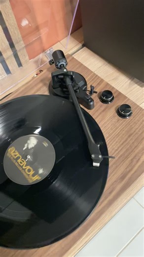 🎶 ARGON AUDIO TT MK2 disponible à la commande ! 🎶 La ARGON AUDIO TT MK2 est la platine parfaite pour allier design scandinave élégant et performance audiophile 🎧✨ 🔊 Pourquoi la choisir ? ✔️ Son clair et détaillé ✔️ Préampli phono intégré (facile à connecter) ✔️ Design moderne et finitions premium ✔️ Installation simple et rapide Que vous soyez passionné de vinyles ou que vous souhaitiez commencer votre collection, la TT MK2 est un excellent choix 🎵 Disponible à l’écoute #platinevinyle #azna