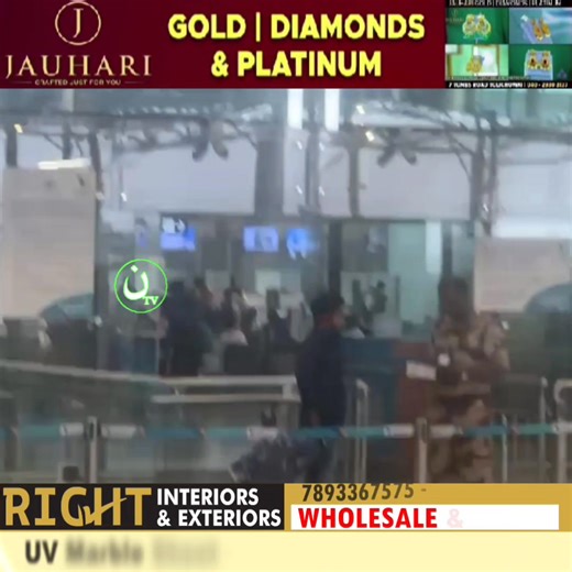 Hyderabad Airport par Hungama: Middle East Tension ke beech International Flights Cancel Musafir Pareshan Rajiv Gandhi International Airport, Hyderabad mein us waqt afra-tafri mach gayi jab Middle East mein badhti tanaav ke sabab kai international flights achanak cancel kar di gayi. Yeh surat-e-haal United States aur Israel ke Iran par hamlon ke baad paida hui, jis ke natije mein Gulf aur qareebi ilaqon ki airspace band ho gayi. Doha, Dubai, Abu Dhabi aur Kuwait jaane wali kai flights rok di gay