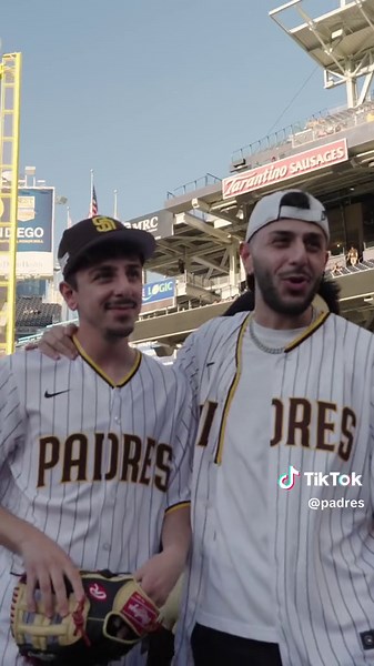 @Brawadis & @FaZe Rug’s ceremonial first pitch? 10/10. No notes. 🤩 #mlb #baseball #baseballtiktok #fazeclan