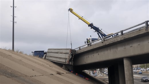 Semitruck dangling over I-70 bridge near Denver leads to traffic delays