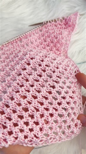 Easy Knit Triangular Mesh Scarf