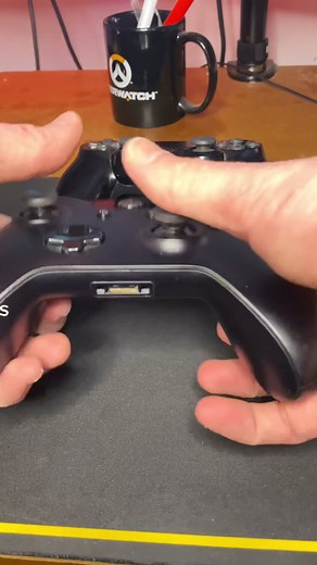 PlayStation vs Xbox: Controller Comparison